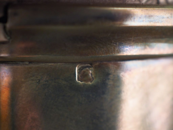 Service trois pièces de style Louis XVI en argent, poinçon Minerve, à 