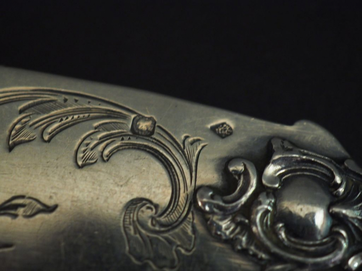 Suite de douze couverts à poisson de style Louis XV en argent, poinçon