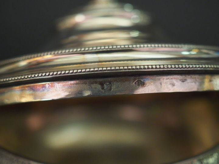 	Sucrier tripode de style Empire en argent, poinçon Minerve, à décor d