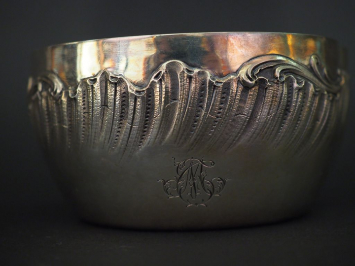 Casserole Napoléon III à bec verseur en argent, poinçon Minerve, à déc