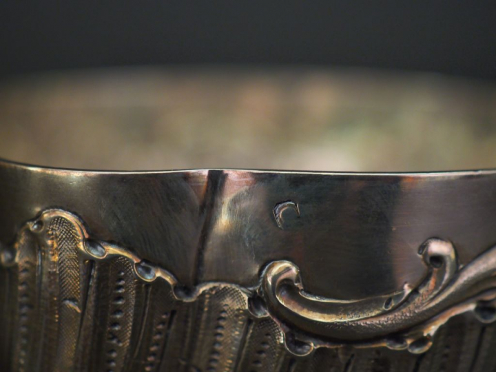 Casserole Napoléon III à bec verseur en argent, poinçon Minerve, à déc