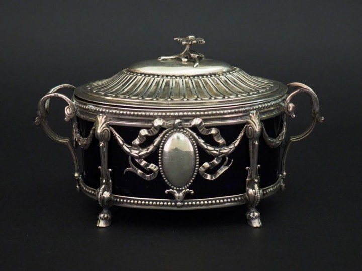 Sucrier Napoléon III de style Louis XVI en argent, poinçon Minerve, à 