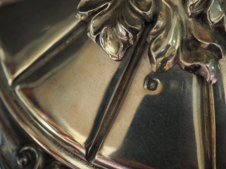 	Sucrier Napoléon III en argent, poinçon Minerve, à décor de godrons. 