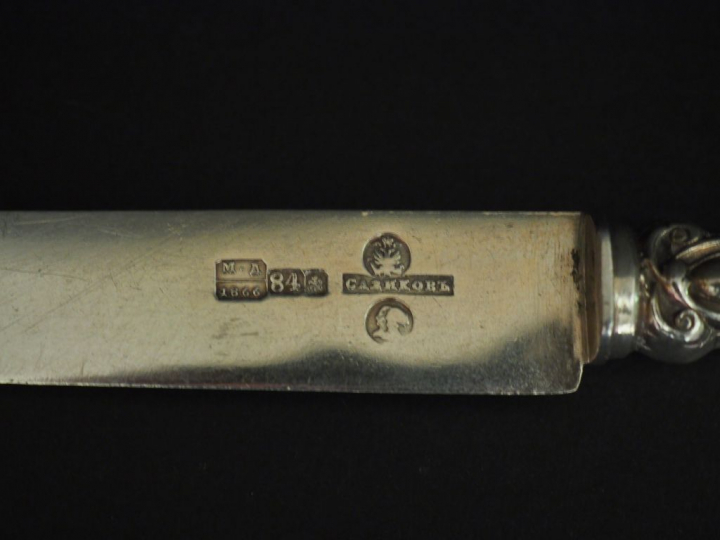 Partie de ménagère en argent russe, à décor d'enroulements et de carto