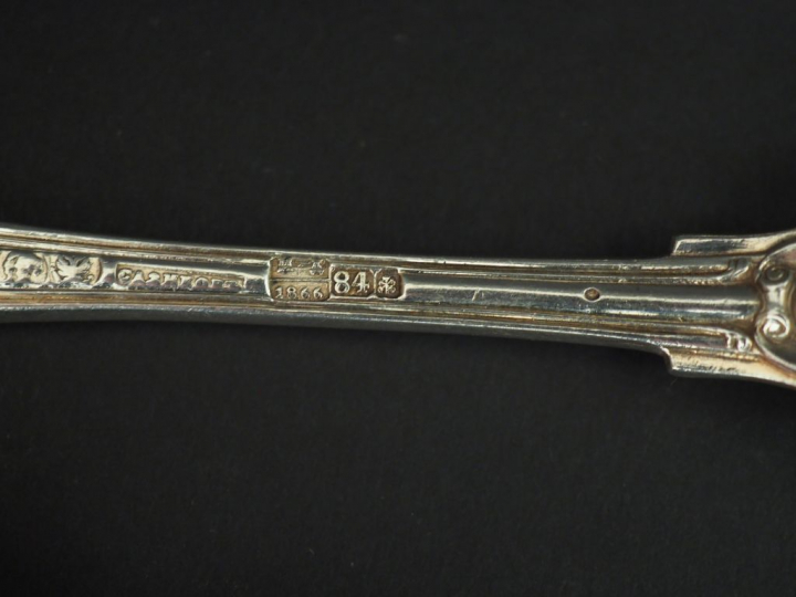 Partie de ménagère en argent russe, à décor d'enroulements et de carto