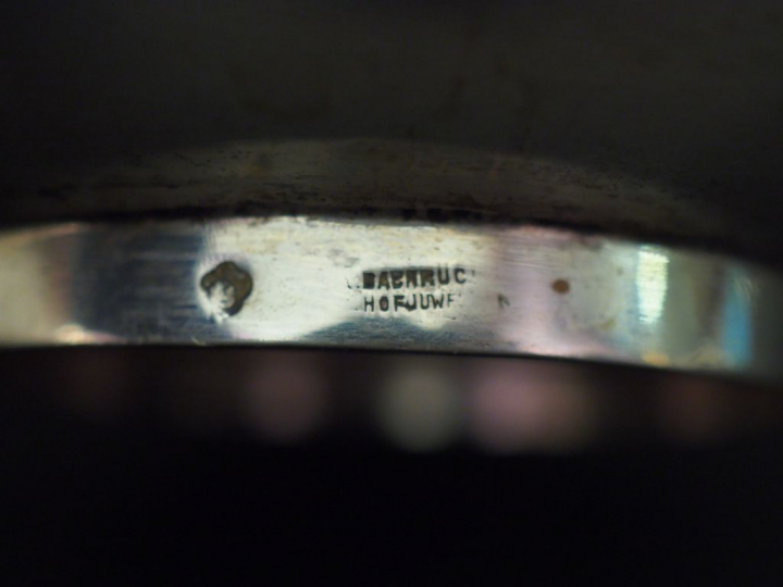 Théière et pot à lait en argent étranger, à décor de trois filets moul