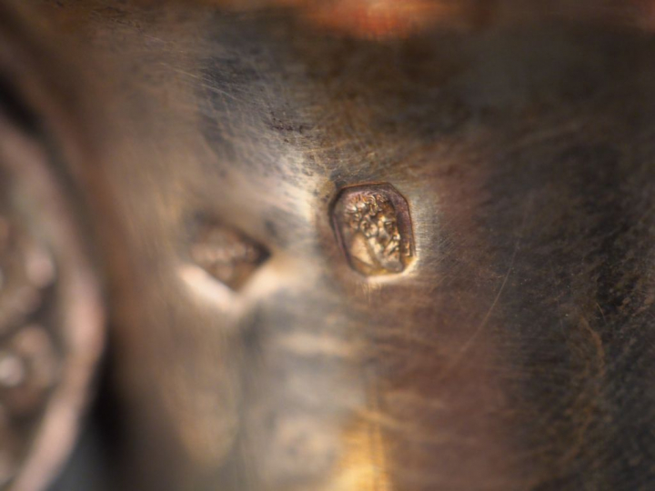 Verseuse tripode Restauration de style Empire en argent, poinçon Vieil