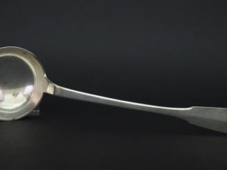 Vente aux enchères Louche Restauration en argent, poinçon Vieillard, modèle uniplat.  Lon