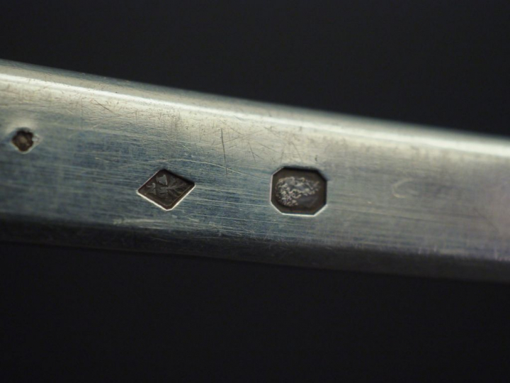 Louche Restauration en argent, poinçon Vieillard, modèle uniplat.  Lon