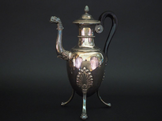 Vente aux enchères Verseuse Restauration de style Empire en argent, poinçon Vieillard, à 