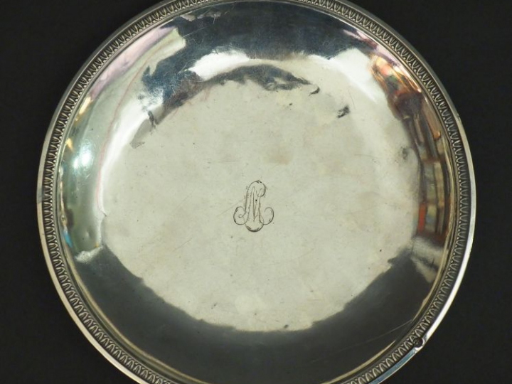 Vide poche Restauration en argent, poinçon Vieillard, à décor de frise