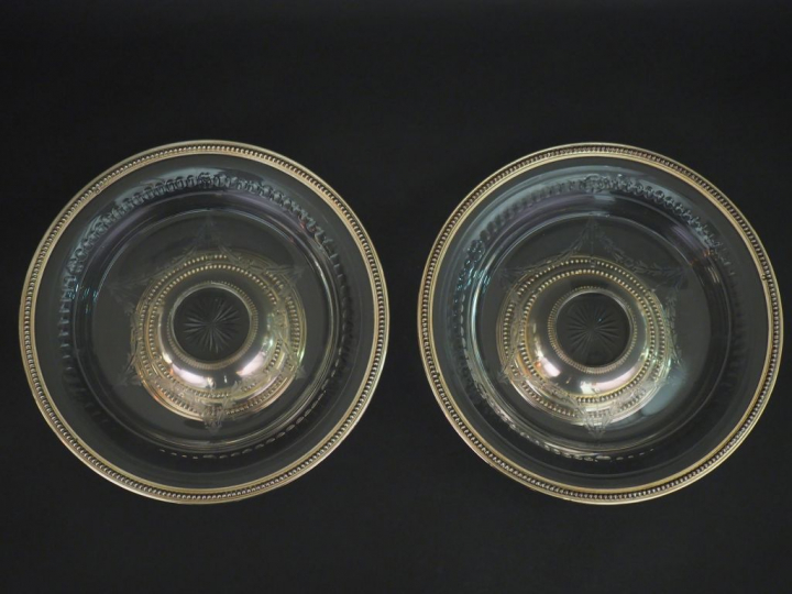 Paire de coupes sur talon Napoléon III de style Louis XVI en cristal g