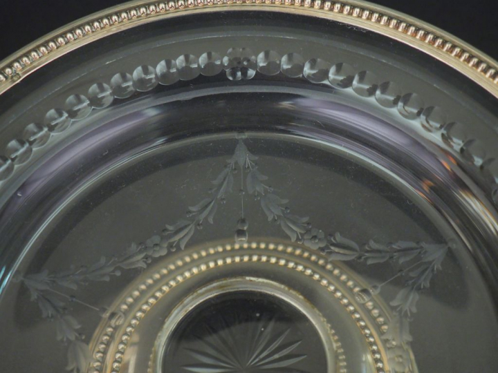 Paire de coupes sur talon Napoléon III de style Louis XVI en cristal g