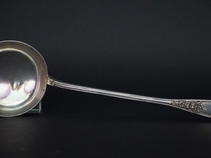 	Louche Napoléon III de style Louis XV en argent, poinçon Minerve, à d