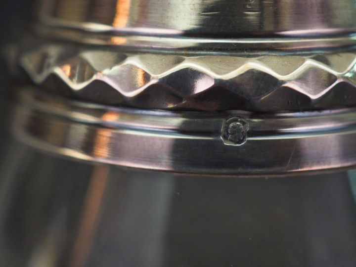 Paire de flacons Napoléon III en cristal et argent, poinçon Minerve, à