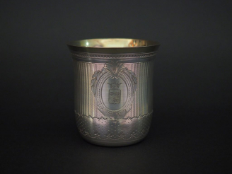 Vente aux enchères Timbale de forme tulipe de style Louis XVI en argent, poinçon Minerve,