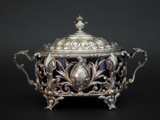 Vente aux enchères Sucrier Napoléon III de style Louis XV en argent, poinçon Minerve, déc