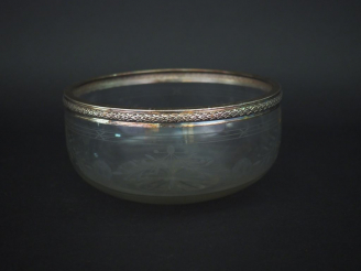 Vente aux enchères Jatte à crème de style Louis XVI en cristal et argent, poinçon Minerve