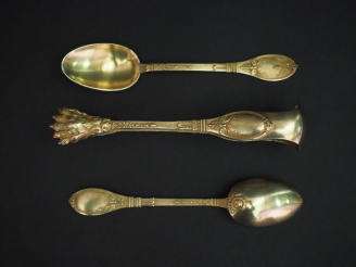 Vente aux enchères Service à thé en vermeil, poinçon Minerve, à décor de palmettes, fleur