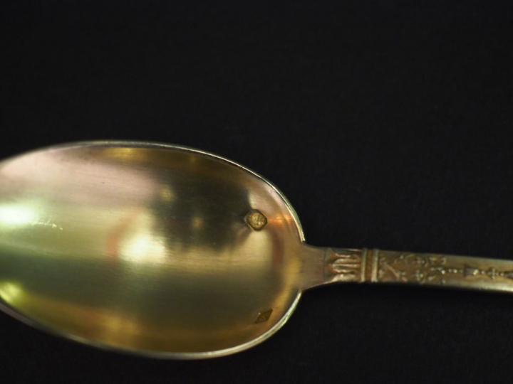 Service à thé en vermeil, poinçon Minerve, à décor de palmettes, fleur