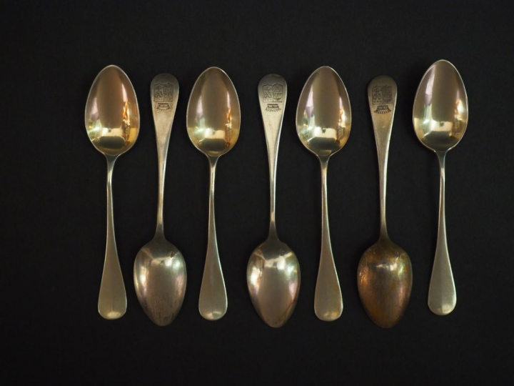 Suite de sept cuillères à café en argent, poinçon Minerve, modèle unip