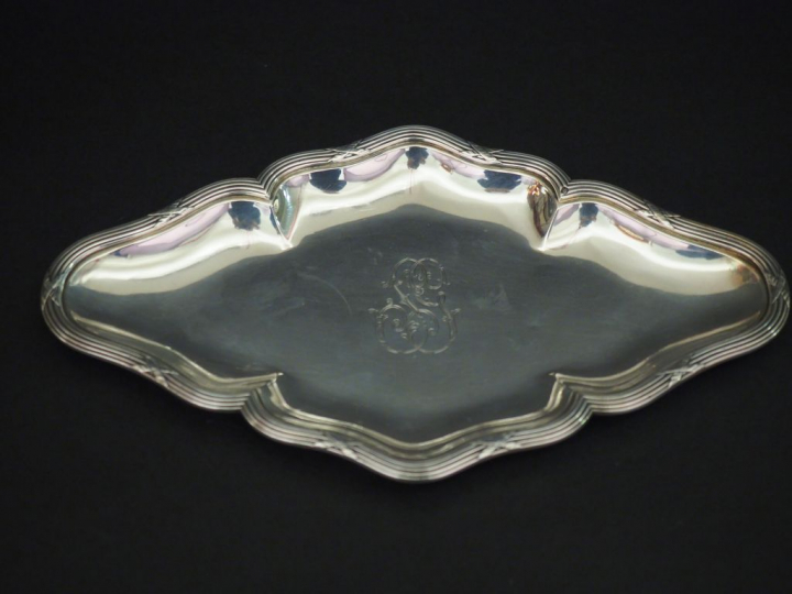 Présentoir à hors d'œuvre de style Louis XVI en argent, poinçon Minerv