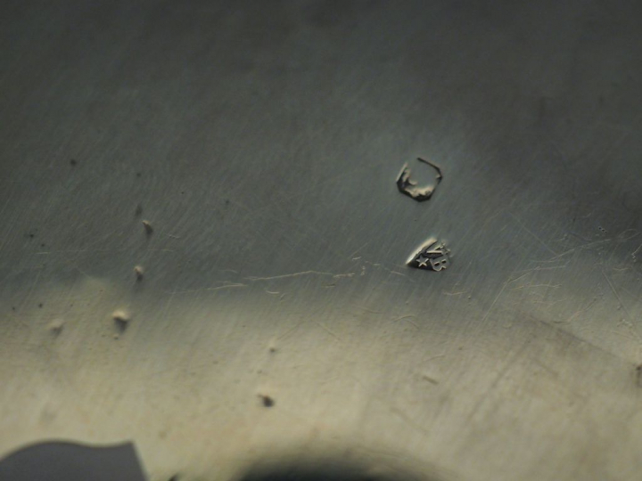 Présentoir à hors d'œuvre de style Louis XVI en argent, poinçon Minerv