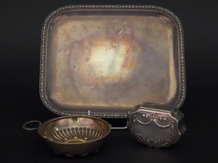 Ensemble comprenant :  - un taste vin en argent, poinçon Minerve. Pris