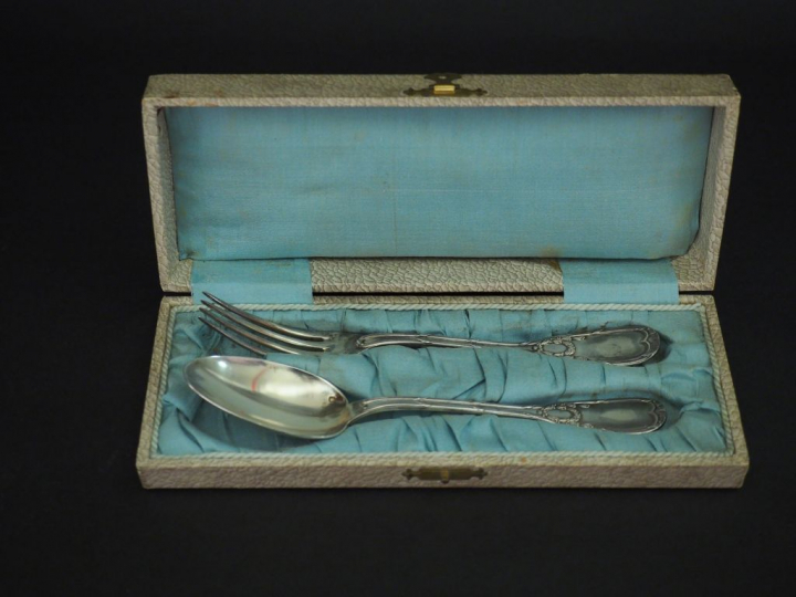 Couvert de naissance de style Louis XVI en argent, poinçon Minerve. Gr