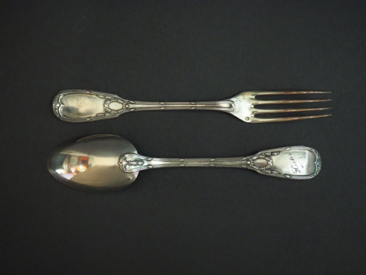 Couvert de naissance de style Louis XVI en argent, poinçon Minerve. Gr