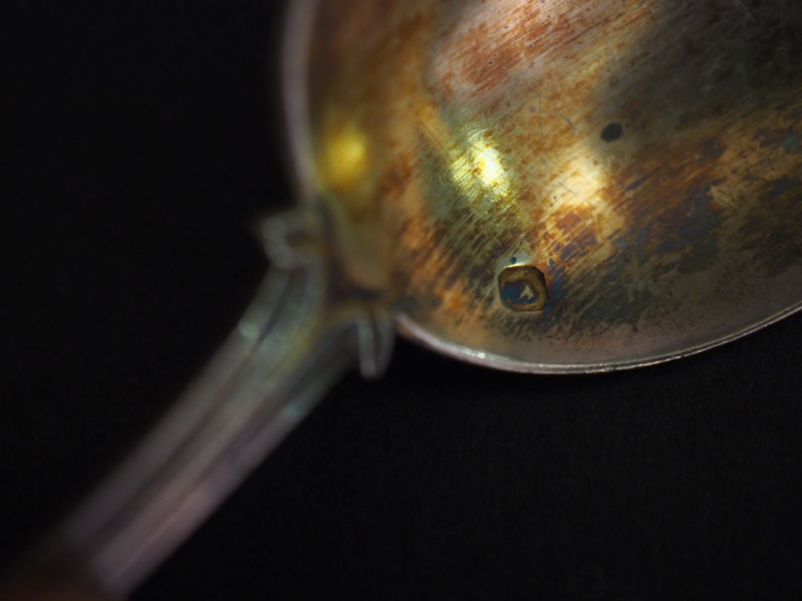 Ensemble comprenant :  - une cuillère à dessert de style Art Nouveau e