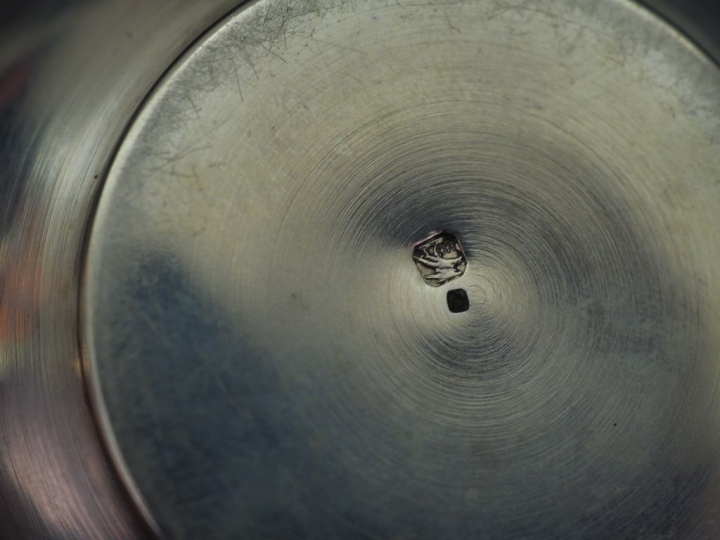 Paire de rince-doigts en argent étranger, à décor de rang de perles.  