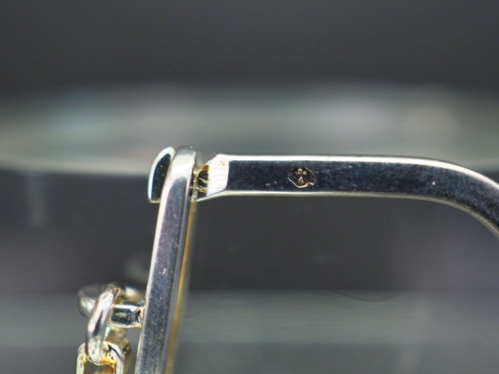 Ensemble comprenant trois différents porte-clés en argent.  Poids. 49 