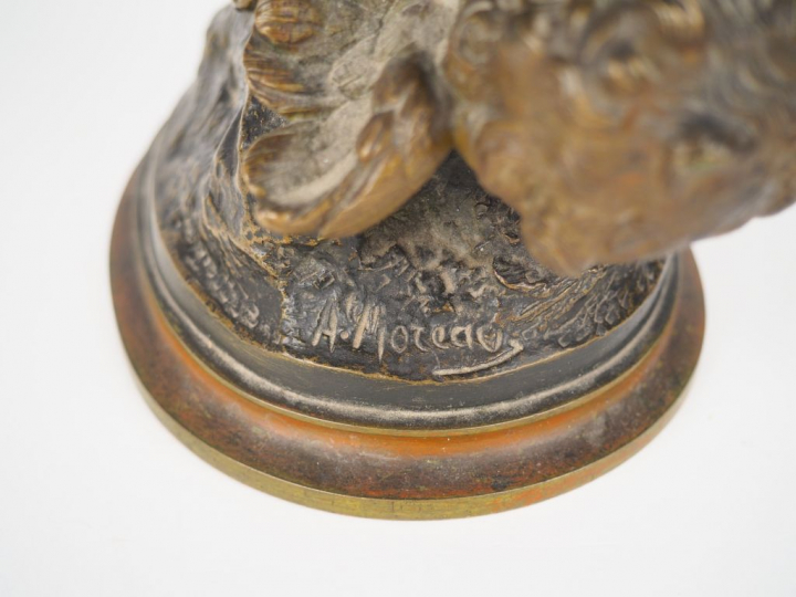 A. MOREAU.  "l'amour au tambourin" Sujet en bronze à patine verte.  Si