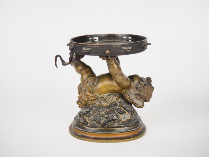 A. MOREAU.  "l'amour au tambourin" Sujet en bronze à patine verte.  Si