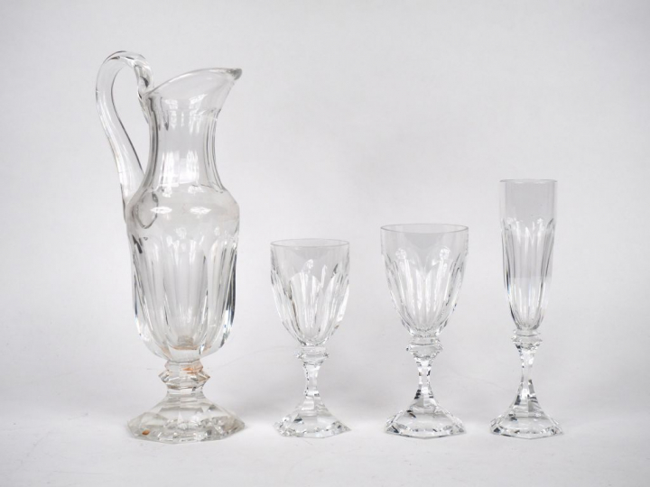 SAINT-LOUIS . Service de verres en cristal modèle "Chambord" comprenan
