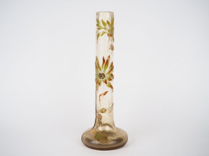 GALLE.  Vase en cristallerie, à décor de fleurs polychromes sur fond j