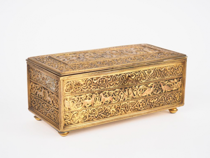 ROUZAUD. Coffret à bijoux en métal de style médiéval. Dim. 22,5 x 9,5 