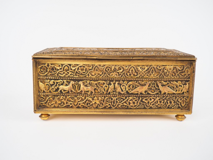 ROUZAUD. Coffret à bijoux en métal de style médiéval. Dim. 22,5 x 9,5 