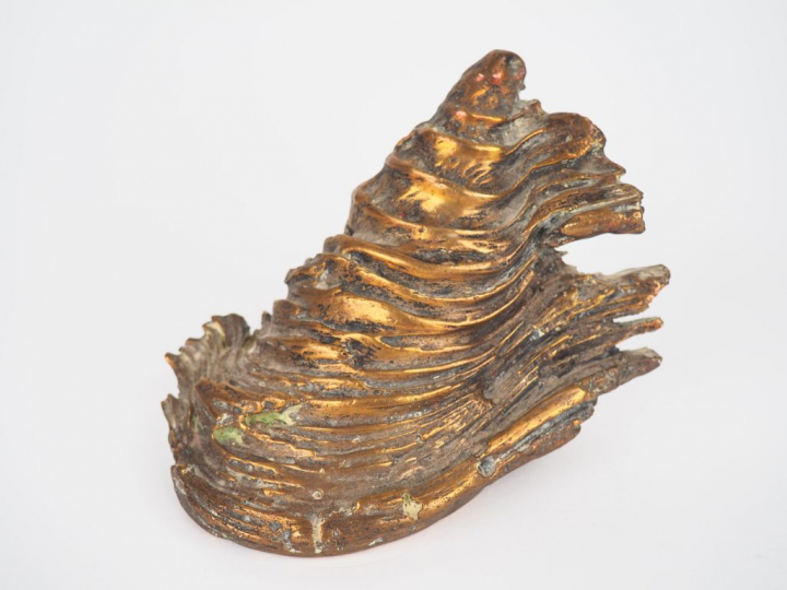 Presse papier en bronze en forme de coquillage.  H. 12 cm