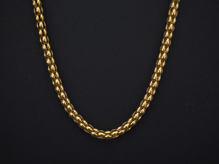 Collier souple en or jaune, maille tube ajourée. Long. 44,5 cm Poids. 