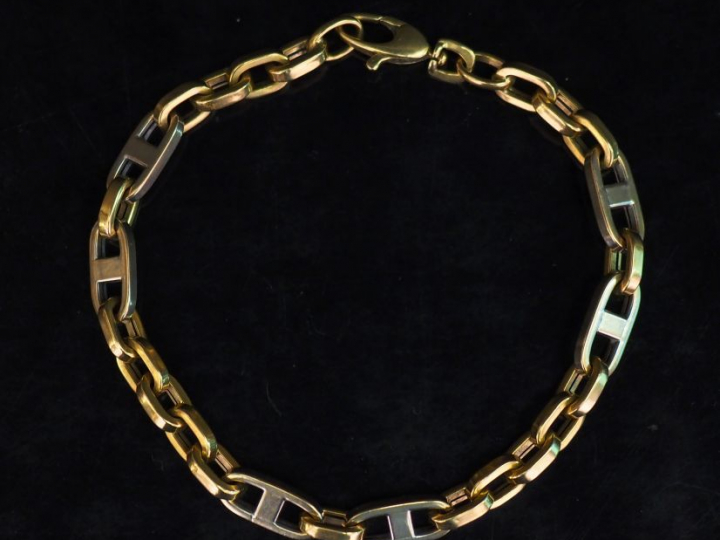 Bracelet articulé deux tons d'or, maille forçat et marine. Long. 19,5 