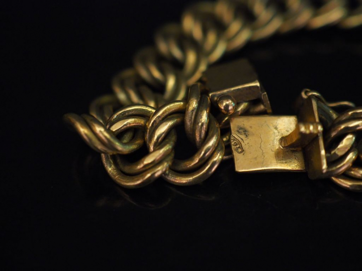 Bracelet articulé en or jaune, maille gourmette.  Long. 20 cm Poids. 4