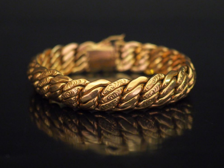 Bracelet en or jaune, maille américaine.  Long. 18 cm Poids. 29,48 g  