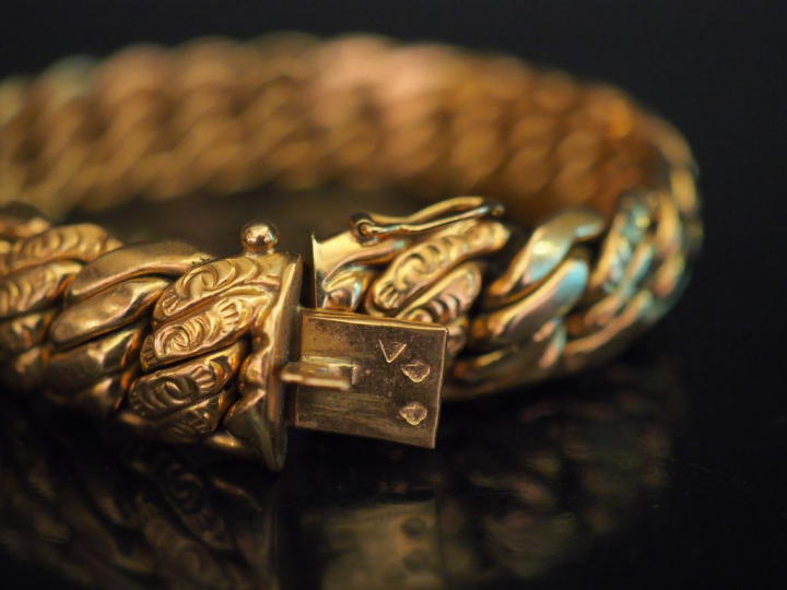 Bracelet en or jaune, maille américaine.  Long. 18 cm Poids. 29,48 g  