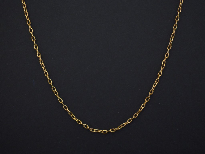 Chaine en or jaune, maille forçat. Long. 70 cm Poids. 5,28 g  (acciden