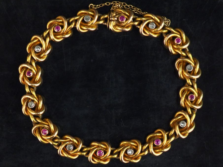 Bracelet articulé en or jaune, maillons ronds tressés sertis de petits