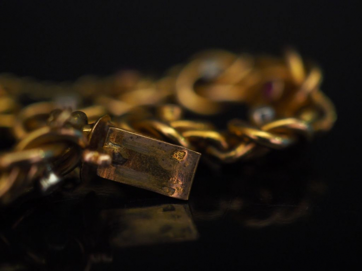 Bracelet articulé en or jaune, maillons ronds tressés sertis de petits