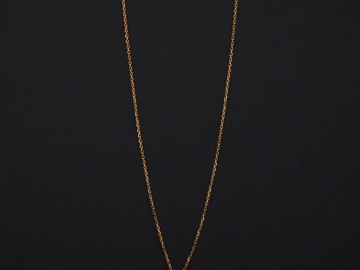 Chaine en or jaune, maille forçat, ornée d'un pendentif en or jaune, s