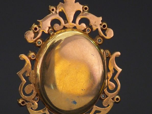 Pendentif porte-photo Napoléon III en or jaune, serti de perles blanch